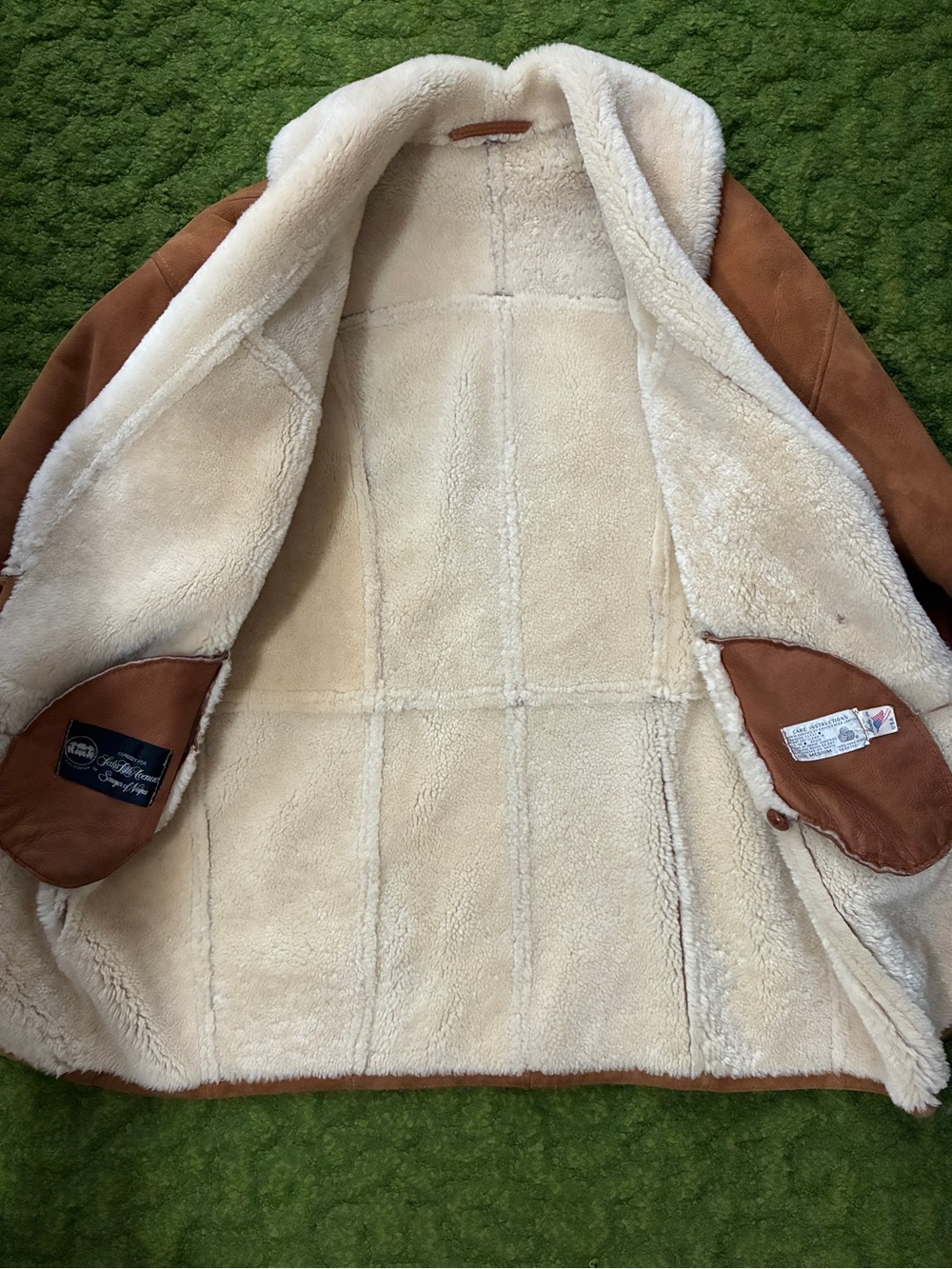 Rare! Vintage Saks Fifth Avenue Shearling Leather Coat - Picture 6 of 15